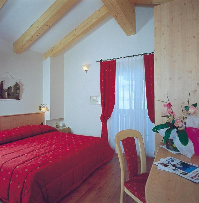 Hotel Zirmes Moena Bilik gambar