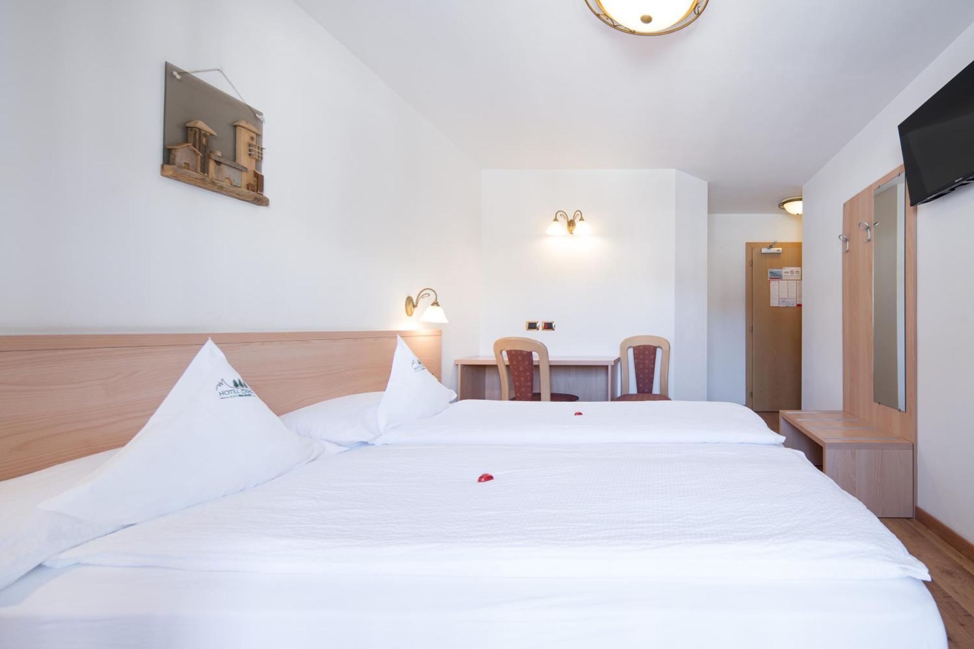 Hotel Zirmes Moena Luaran gambar