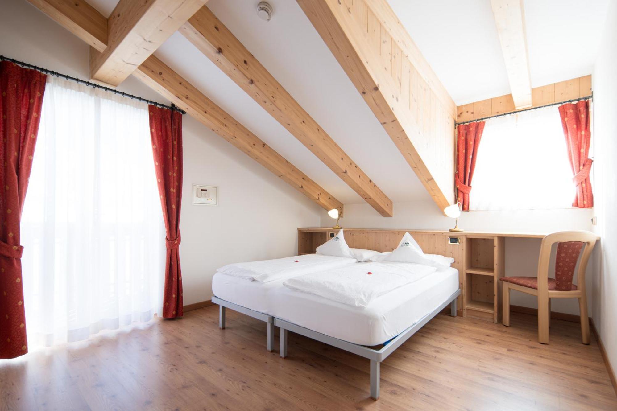Hotel Zirmes Moena Luaran gambar